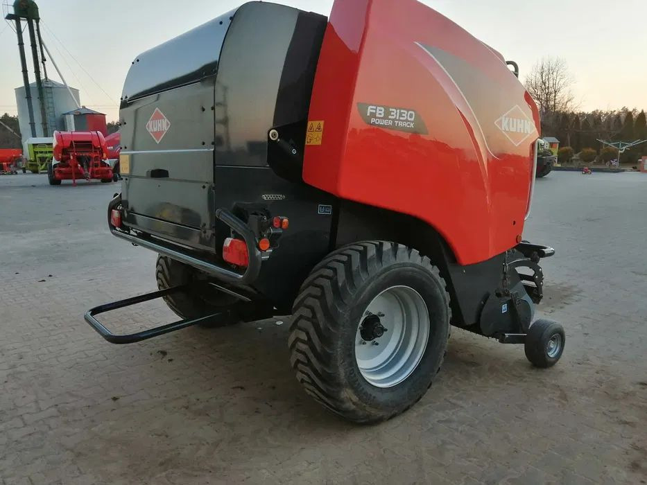 Prasa rolująca Kuhn 3130 Power track 2017r. - Baler bulat: gambar 4 Prasa rolująca Kuhn 3130 Power track 2017r. - Baler bulat: gambar 4