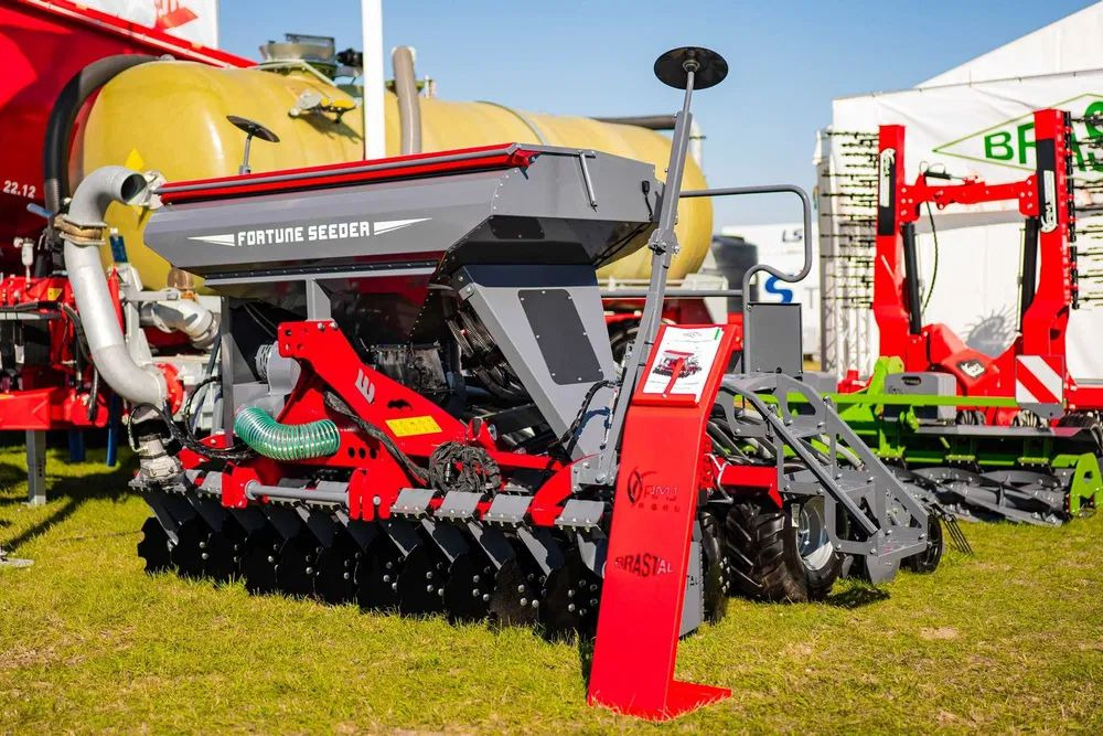 Siewnik pneumatyczny FORTUNE SEEDER 3m AMJ AGRO , BRASTAL - Bor benih: gambar 2 Siewnik pneumatyczny FORTUNE SEEDER 3m AMJ AGRO , BRASTAL - Bor benih: gambar 2
