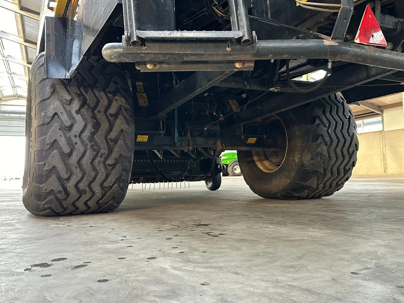 Peralatan pertanian New Holland BB9060 Cropcutter: gambar 18