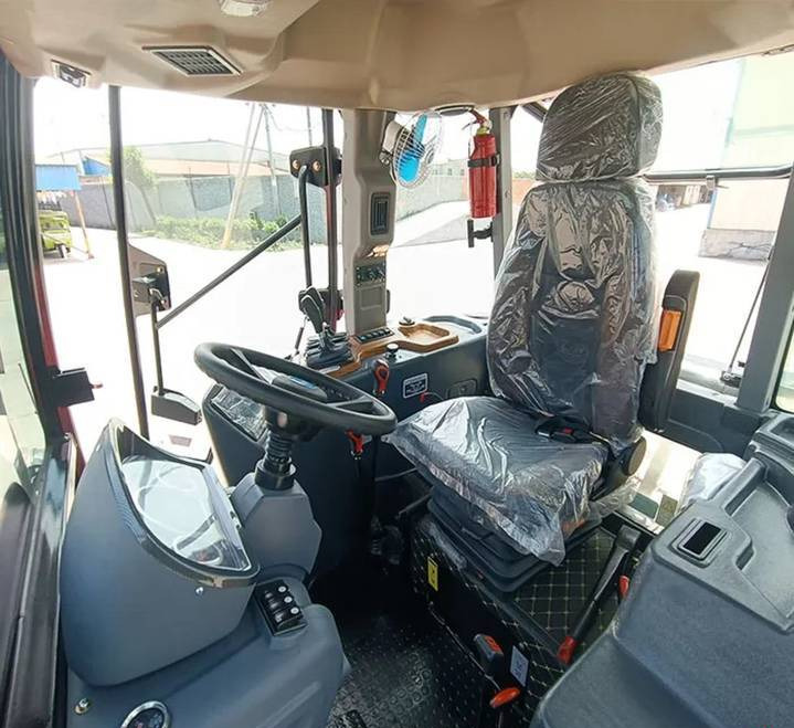 NEW MAXUS 260 HP 4x4 Tractor Warranty up to 10 YEARS НОВИЙ MAXUS 260 К.с. Трактор 4x4 Гарантія до 10 РОКІВ NOWY MAXUS 260 KM Ciągnik 4x4 Gwarancja do 10 LAT - Traktor: gambar 4 NEW MAXUS 260 HP 4x4 Tractor Warranty up to 10 YEARS НОВИЙ MAXUS 260 К.с. Трактор 4x4 Гарантія до 10 РОКІВ NOWY MAXUS 260 KM Ciągnik 4x4 Gwarancja do 10 LAT - Traktor: gambar 4