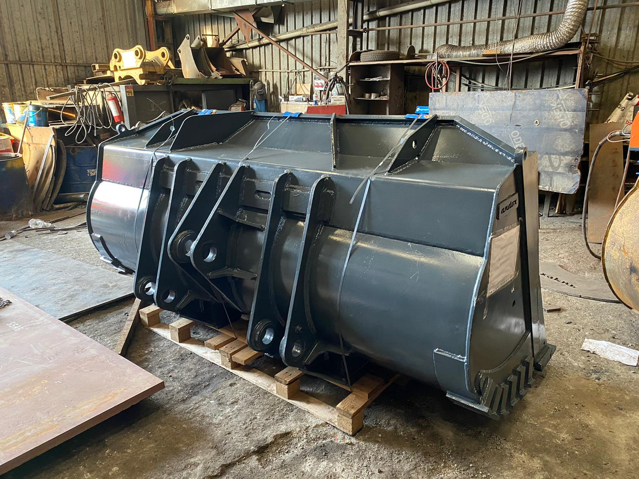 Volvo - Ember loader untuk Peralatan konstruksi: gambar 2 Volvo - Ember loader untuk Peralatan konstruksi: gambar 2