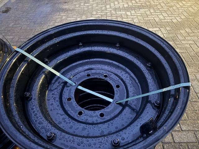 Valtra velgen 18x38 en 15x28 zwart - Peralatan konstruksi: gambar 2 Valtra velgen 18x38 en 15x28 zwart - Peralatan konstruksi: gambar 2