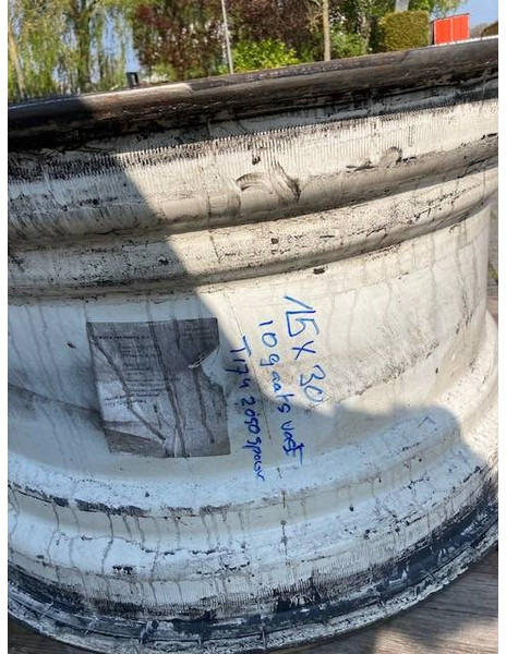 Valtra 15x30 velgen 10 gaats - Roda/ Ban untuk Peralatan pertanian: gambar 4 Valtra 15x30 velgen 10 gaats - Roda/ Ban untuk Peralatan pertanian: gambar 4