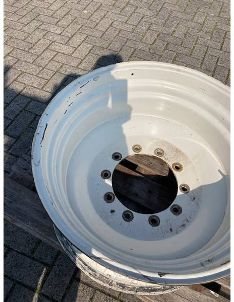 Valtra 15x30 velgen 10 gaats - Roda/ Ban untuk Peralatan pertanian: gambar 1 Valtra 15x30 velgen 10 gaats - Roda/ Ban untuk Peralatan pertanian: gambar 1