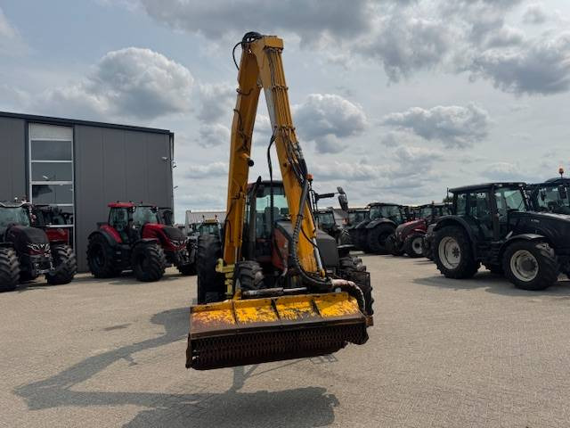 Valtra 8150 hitech met Bos maaiarm met klepelmaaier - Traktor: gambar 5 Valtra 8150 hitech met Bos maaiarm met klepelmaaier - Traktor: gambar 5