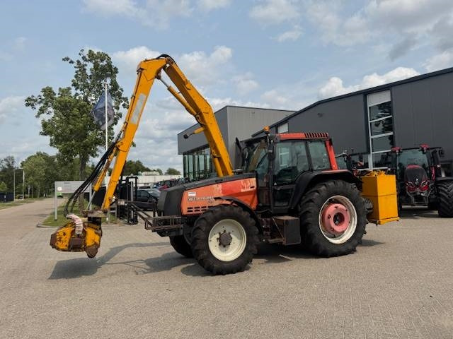 Valtra 8150 hitech met Bos maaiarm met klepelmaaier - Traktor: gambar 2 Valtra 8150 hitech met Bos maaiarm met klepelmaaier - Traktor: gambar 2