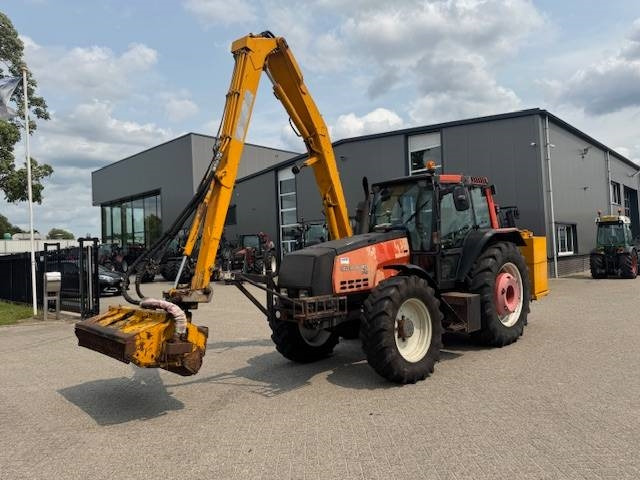 Valtra 8150 hitech met Bos maaiarm met klepelmaaier - Traktor: gambar 3 Valtra 8150 hitech met Bos maaiarm met klepelmaaier - Traktor: gambar 3