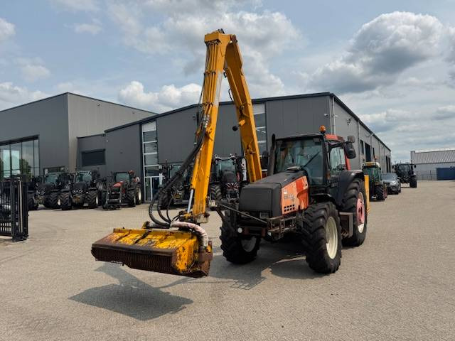 Valtra 8150 hitech met Bos maaiarm met klepelmaaier - Traktor: gambar 4 Valtra 8150 hitech met Bos maaiarm met klepelmaaier - Traktor: gambar 4