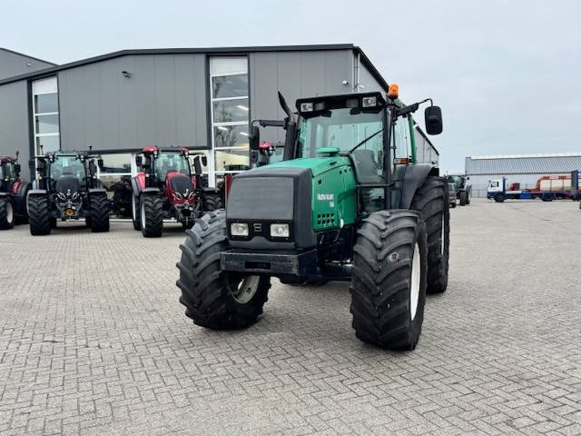 Valtra 8350 Hitech - Traktor: gambar 5 Valtra 8350 Hitech - Traktor: gambar 5