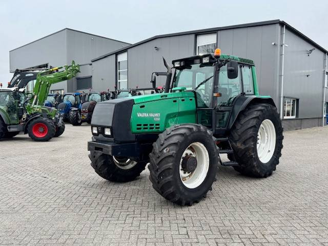Valtra 8350 Hitech - Traktor: gambar 3 Valtra 8350 Hitech - Traktor: gambar 3