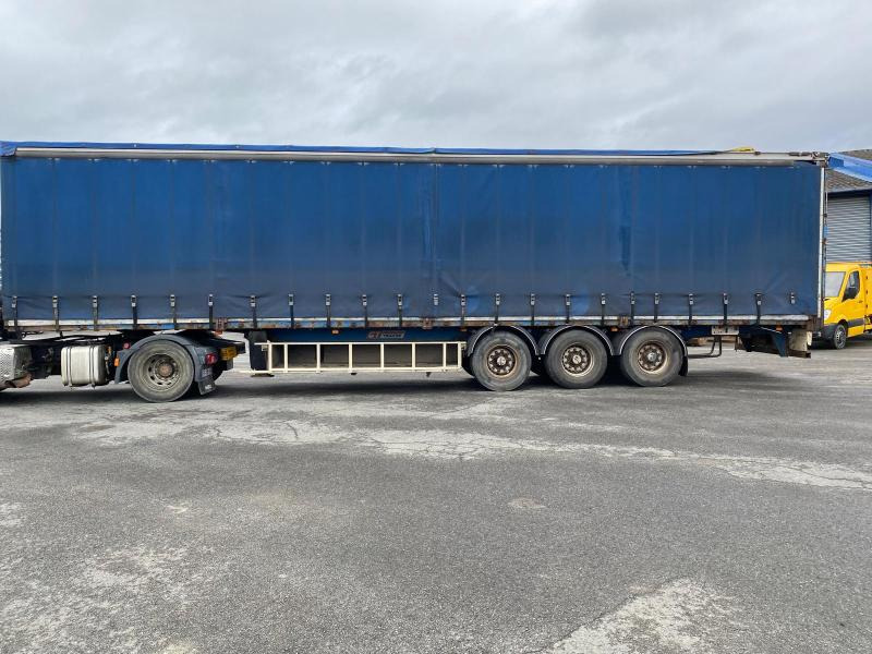 Fruehauf GT TRAILOR - Semi-trailer dengan terpal samping: gambar 2 Fruehauf GT TRAILOR - Semi-trailer dengan terpal samping: gambar 2