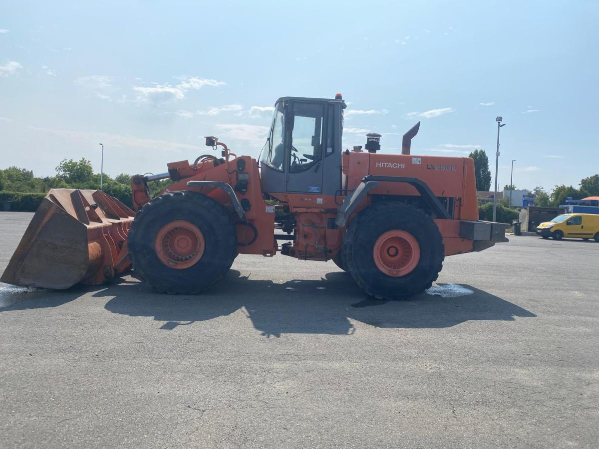 Hitachi LX290 - Wheel loader: gambar 3 Hitachi LX290 - Wheel loader: gambar 3
