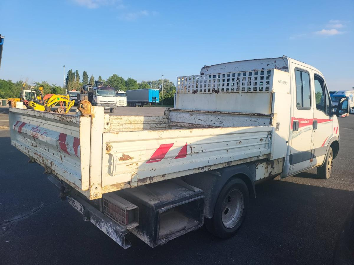 Iveco 35C12 - Van jungkit: gambar 5 Iveco 35C12 - Van jungkit: gambar 5