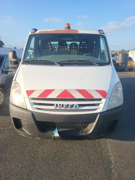Iveco 35C12 - Van jungkit: gambar 3 Iveco 35C12 - Van jungkit: gambar 3