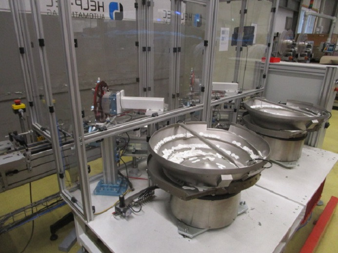 DECKEL ETIKETTIER ANLAGE SCHLEUTER GU 2 DO MIT 2xLÖFFELEINLEGESTATIONEN - Mesin pengemas: gambar 2 DECKEL ETIKETTIER ANLAGE SCHLEUTER GU 2 DO MIT 2xLÖFFELEINLEGESTATIONEN - Mesin pengemas: gambar 2