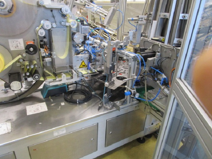 DECKEL ETIKETTIER ANLAGE SCHLEUTER GU 2 DU (RUNDLÄUFER) MIT LÖFFELEINLEGESTATION RNA SRC-N-630-1R - Mesin pengemas: gambar 4 DECKEL ETIKETTIER ANLAGE SCHLEUTER GU 2 DU (RUNDLÄUFER) MIT LÖFFELEINLEGESTATION RNA SRC-N-630-1R - Mesin pengemas: gambar 4