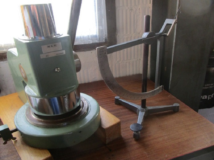 MECHANISCHE PAPIERWAAGE MIT HANDPROBE STANZE - Mesin percetakan: gambar 2 MECHANISCHE PAPIERWAAGE MIT HANDPROBE STANZE - Mesin percetakan: gambar 2