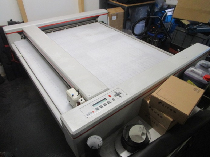 SCHNEIDEPLOTTER ZÜND P-1200 PLUS - Mesin potong kertas: gambar 1 SCHNEIDEPLOTTER ZÜND P-1200 PLUS - Mesin potong kertas: gambar 1