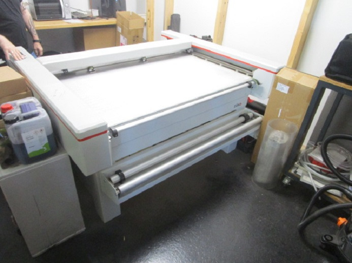 SCHNEIDEPLOTTER ZÜND P-1200 PLUS - Mesin potong kertas: gambar 2 SCHNEIDEPLOTTER ZÜND P-1200 PLUS - Mesin potong kertas: gambar 2