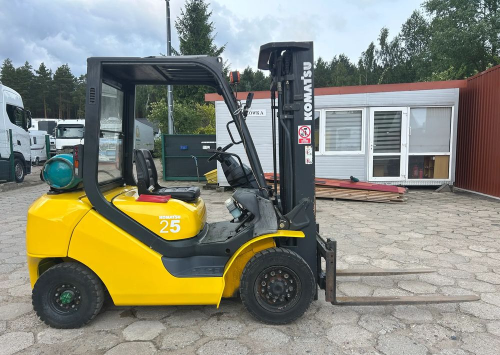 Komatsu FG25HT-16R / WÓZEK WIDŁOWY / 6831 MOTOGODZIN / 2005 ROK !! - Forklift LPG: gambar 4 Komatsu FG25HT-16R / WÓZEK WIDŁOWY / 6831 MOTOGODZIN / 2005 ROK !! - Forklift LPG: gambar 4