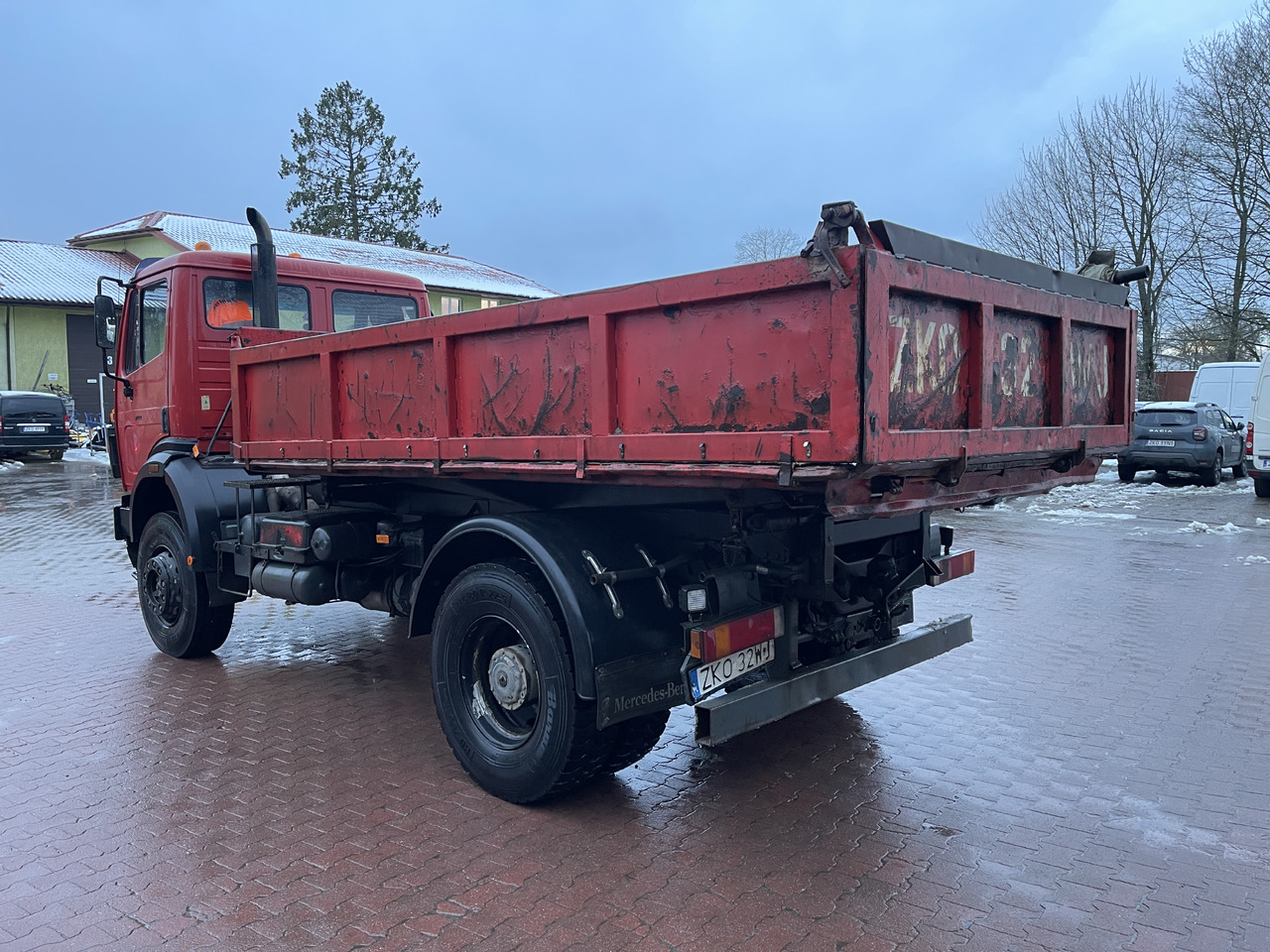MERCEDES-BENZ 1824 - Truk jungkit: gambar 5 MERCEDES-BENZ 1824 - Truk jungkit: gambar 5