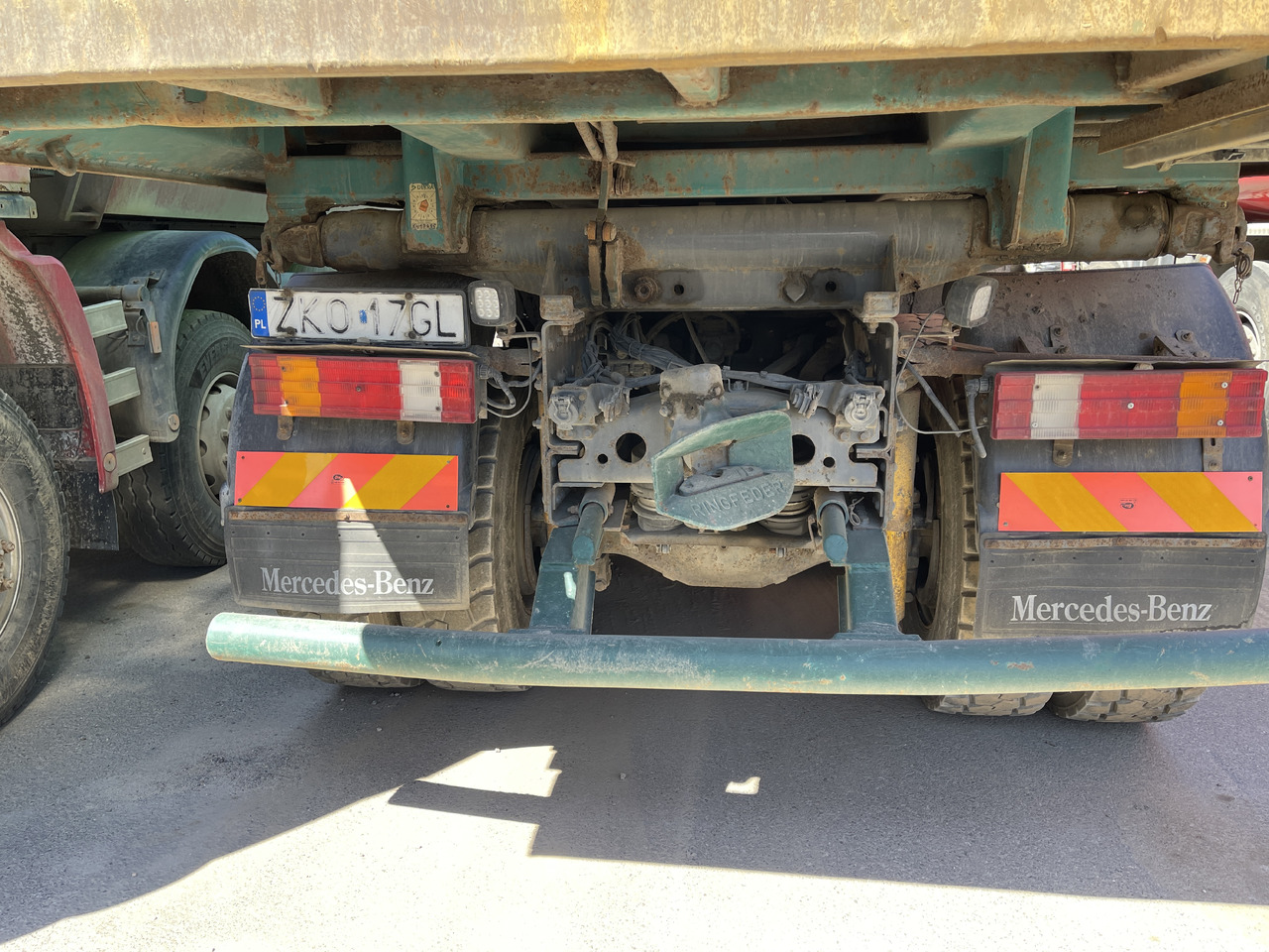 MERCEDES-BENZ Actros 3331 - Truk jungkit: gambar 5 MERCEDES-BENZ Actros 3331 - Truk jungkit: gambar 5
