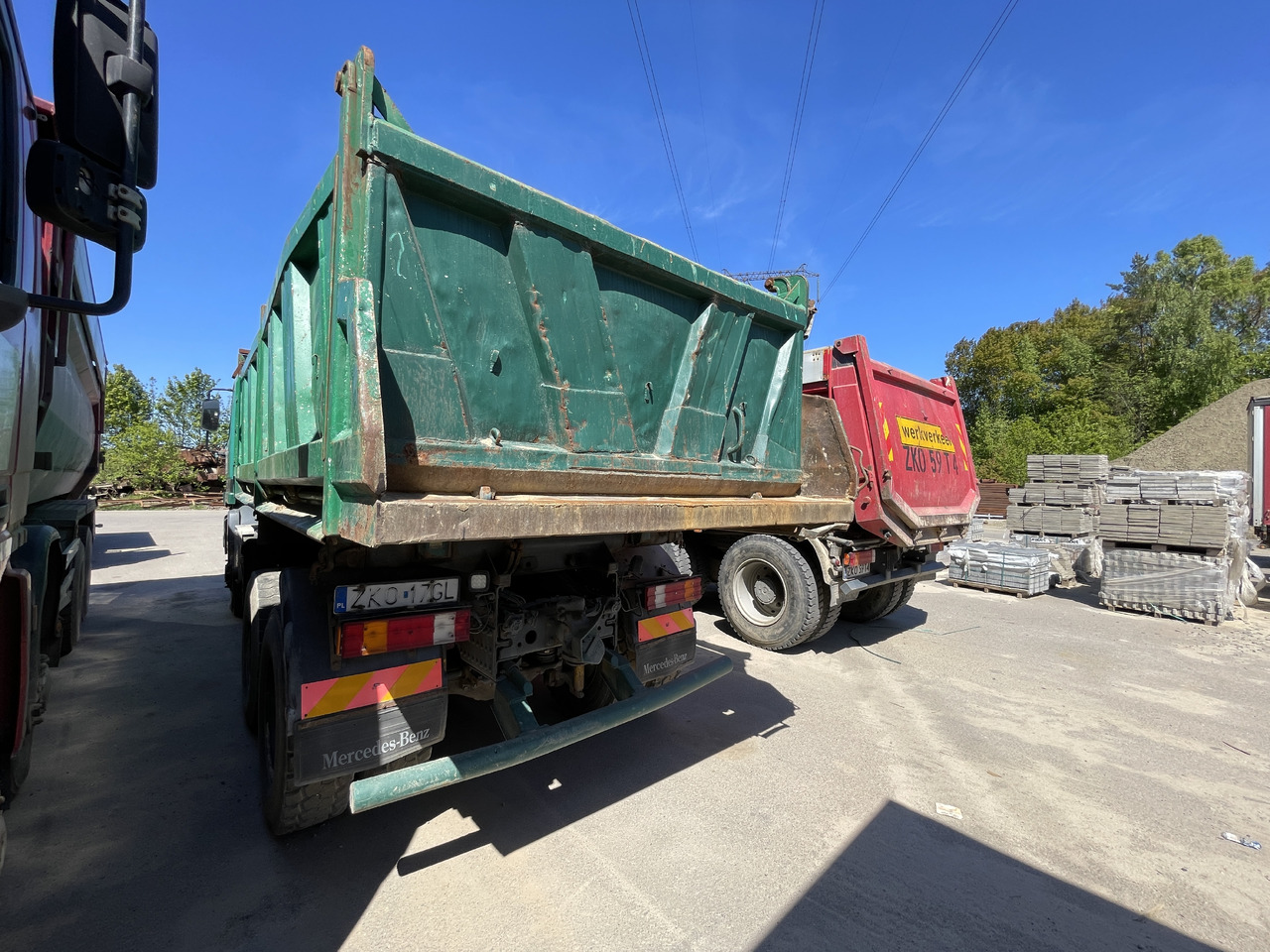 MERCEDES-BENZ Actros 3331 - Truk jungkit: gambar 2 MERCEDES-BENZ Actros 3331 - Truk jungkit: gambar 2