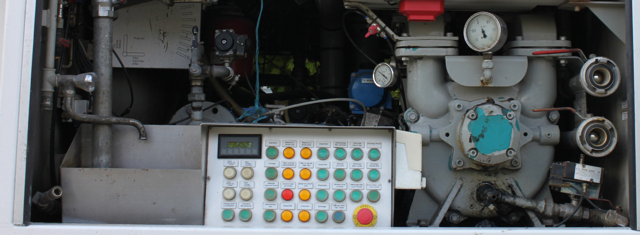 Renault VacuDrain 948 - Truk vakum: gambar 3 Renault VacuDrain 948 - Truk vakum: gambar 3