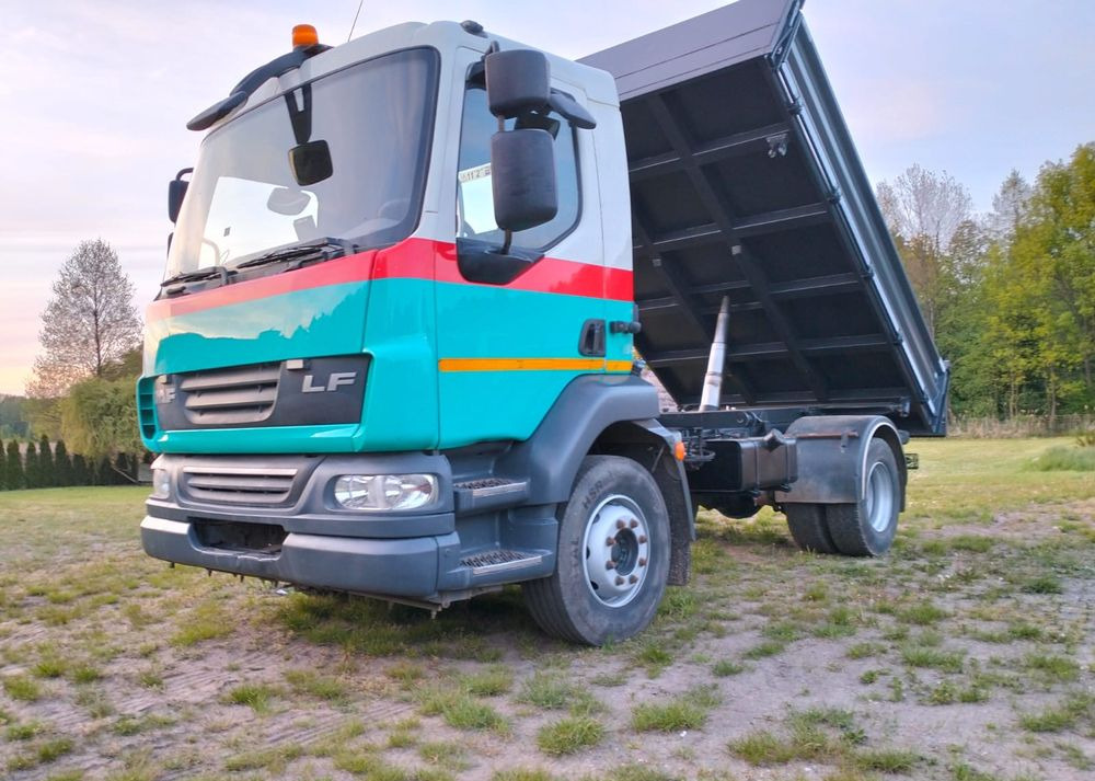 Truk jungkit DAF LF 55.220: gambar 1