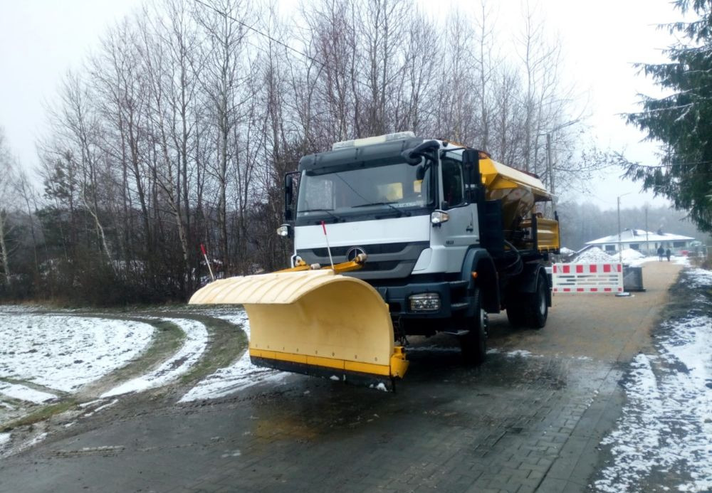 Mercedes-Benz Axor 1824 - Truk bajak salju: gambar 1 Mercedes-Benz Axor 1824 - Truk bajak salju: gambar 1