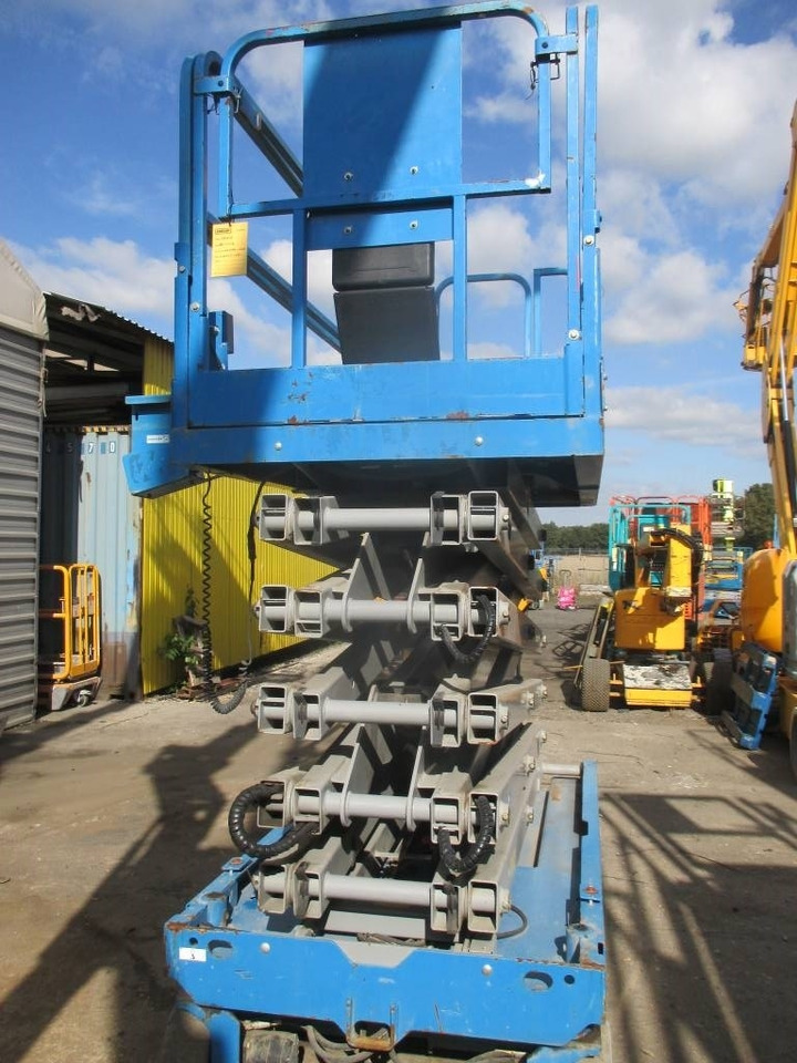 Genie GS 4047 - Scissor lifts: gambar 3 Genie GS 4047 - Scissor lifts: gambar 3
