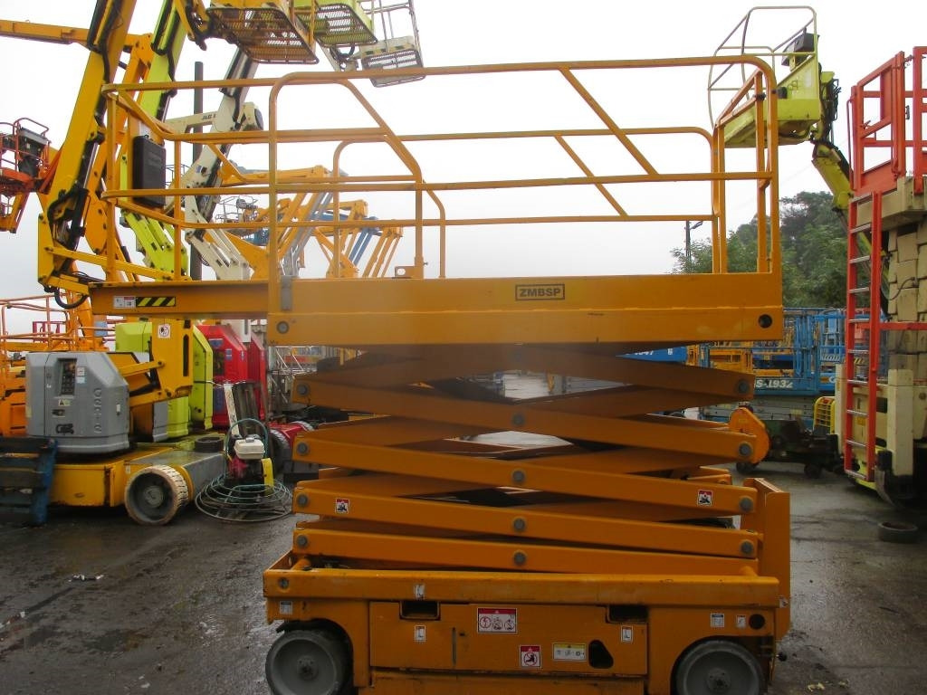 Haulotte Compact 12 - Scissor lifts: gambar 5 Haulotte Compact 12 - Scissor lifts: gambar 5