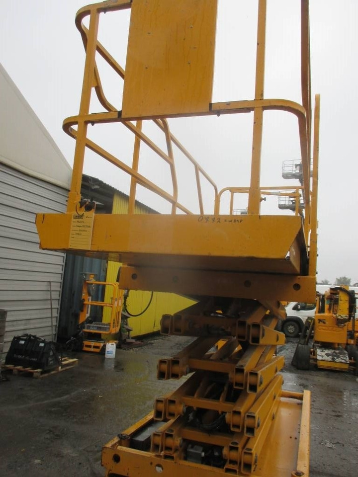 Haulotte Compact 12 - Scissor lifts: gambar 3 Haulotte Compact 12 - Scissor lifts: gambar 3