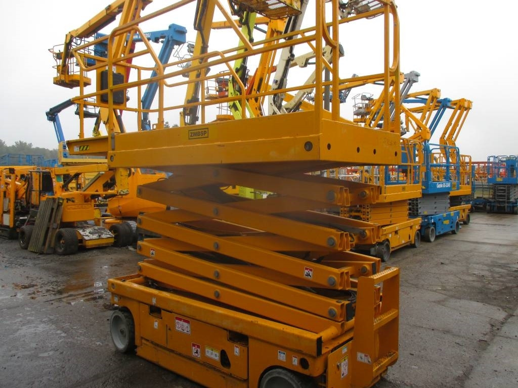 Haulotte Compact 12 - Scissor lifts: gambar 4 Haulotte Compact 12 - Scissor lifts: gambar 4
