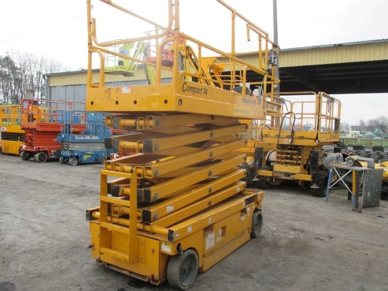 Haulotte Compact 14 - Scissor lifts: gambar 4 Haulotte Compact 14 - Scissor lifts: gambar 4