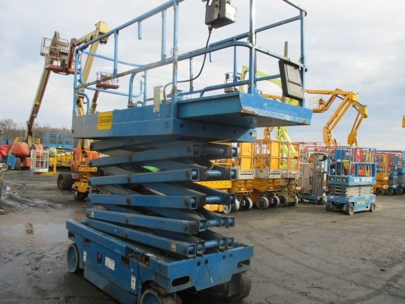 Haulotte Compact 14 - Scissor lifts: gambar 3 Haulotte Compact 14 - Scissor lifts: gambar 3