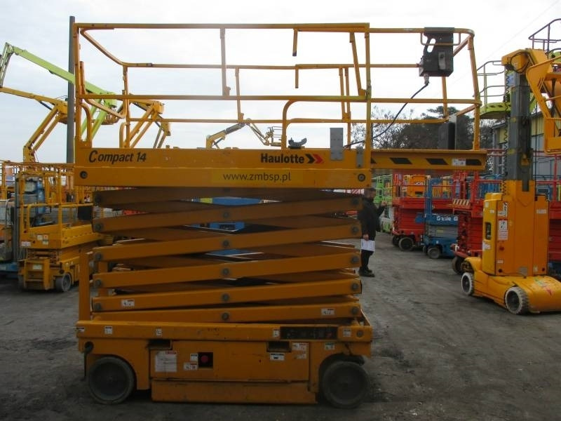 Haulotte Compact 14 - Scissor lifts: gambar 5 Haulotte Compact 14 - Scissor lifts: gambar 5