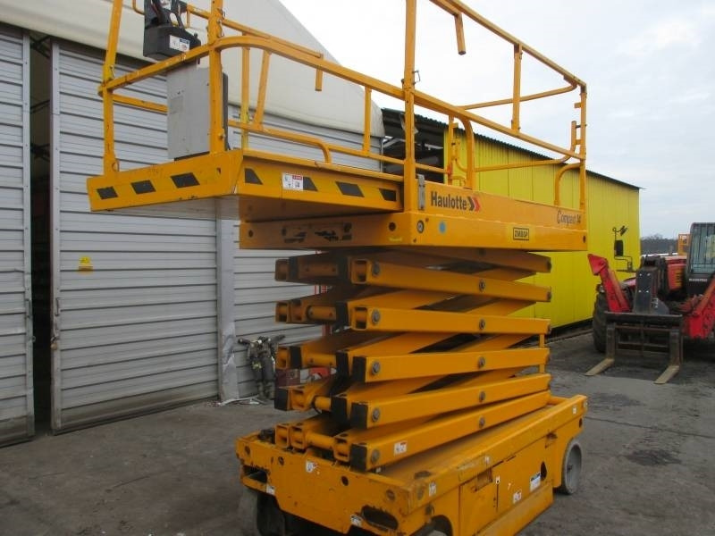 Haulotte Compact 14 - Scissor lifts: gambar 2 Haulotte Compact 14 - Scissor lifts: gambar 2