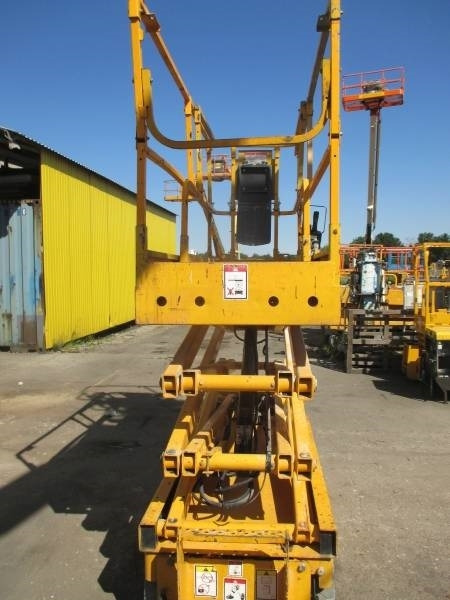 Haulotte Compact 8 - Scissor lifts: gambar 3 Haulotte Compact 8 - Scissor lifts: gambar 3