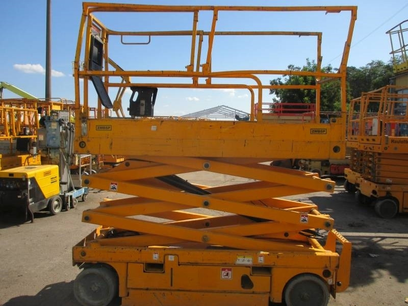 Haulotte Compact 8 - Scissor lifts: gambar 5 Haulotte Compact 8 - Scissor lifts: gambar 5