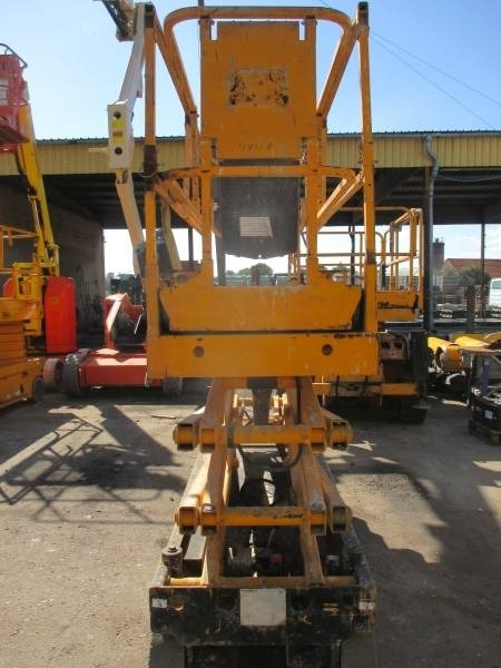 Haulotte Compact 8 - Scissor lifts: gambar 5 Haulotte Compact 8 - Scissor lifts: gambar 5