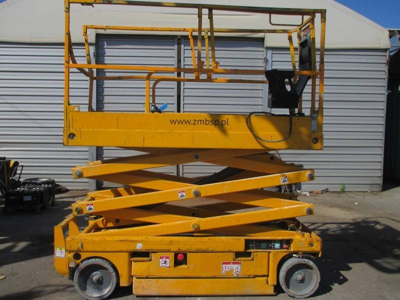 Haulotte Compact 8 - Scissor lifts: gambar 1 Haulotte Compact 8 - Scissor lifts: gambar 1