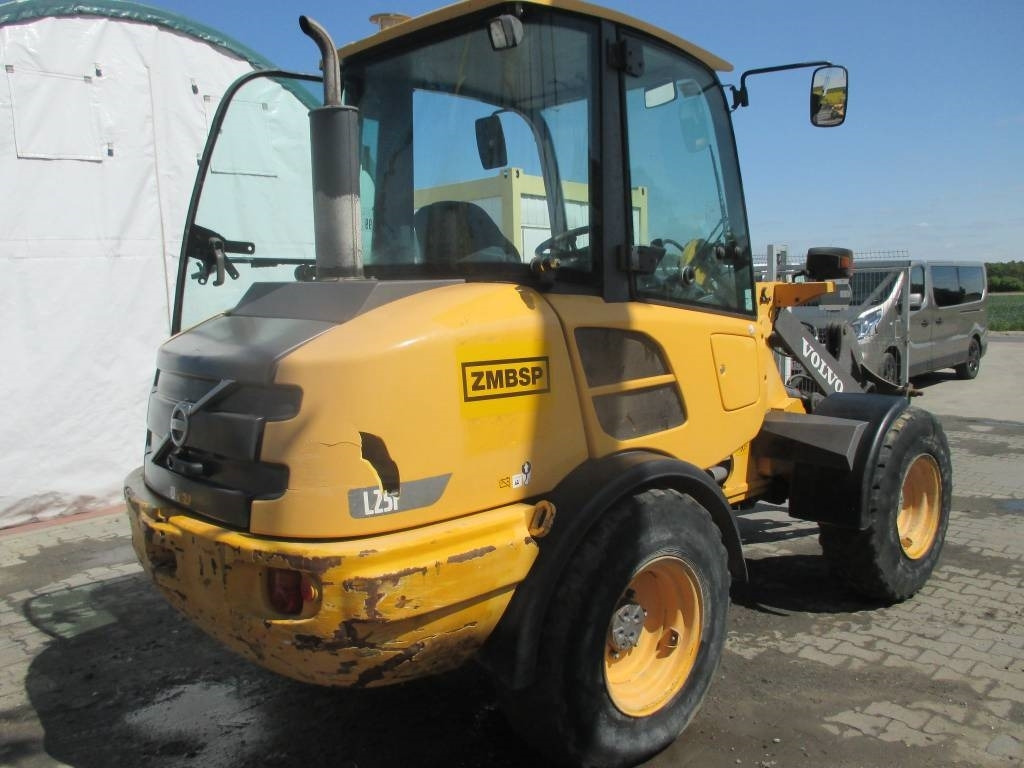 Volvo L 25 F - Wheel loader: gambar 2 Volvo L 25 F - Wheel loader: gambar 2