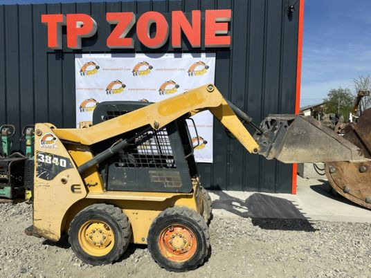 Gehl 3840 - Skid steer: gambar 1 Gehl 3840 - Skid steer: gambar 1