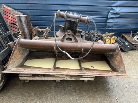 Godet de curage inclinable Morin M7 - Ember ekskavator: gambar 1 Godet de curage inclinable Morin M7 - Ember ekskavator: gambar 1