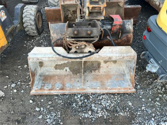 Godet de curage tilt Mecalac - Ember ekskavator: gambar 3 Godet de curage tilt Mecalac - Ember ekskavator: gambar 3