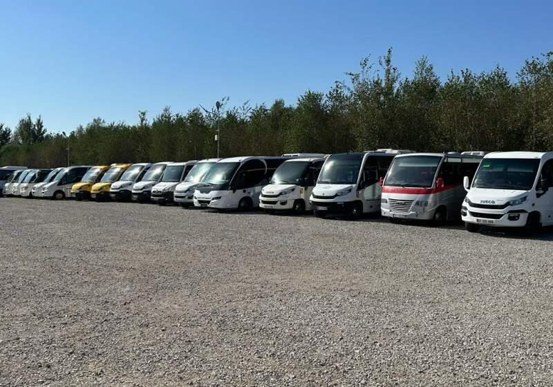 Mercedes-Benz Duży wybór Mercedes, Iveco 30-35 miejsc - Bus pariwisata: gambar 1 Mercedes-Benz Duży wybór Mercedes, Iveco 30-35 miejsc - Bus pariwisata: gambar 1