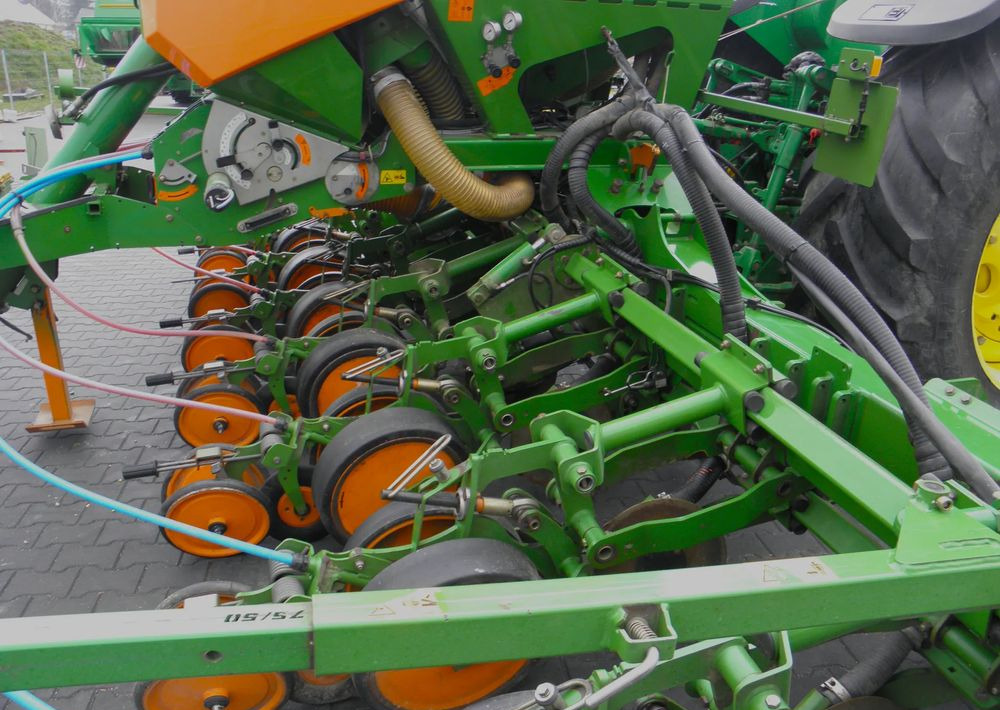 Amazone EDX 6000-2C Xpress 8 rzedowy, Nie Malowany, Stan Bardzo Dobry - Bor benih: gambar 3 Amazone EDX 6000-2C Xpress 8 rzedowy, Nie Malowany, Stan Bardzo Dobry - Bor benih: gambar 3