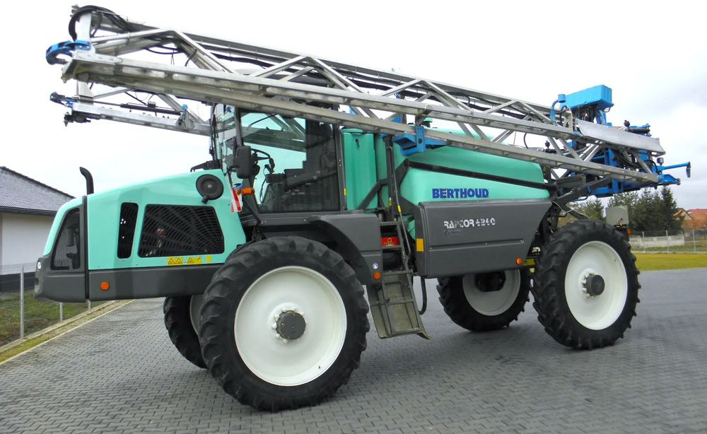 Penyemprot self-propelled Berthoud Raptor 4240 36 M, GPS Trimble Automatyczne wylaczanie sekcji, Nie Malowany, Stan Bardzo Dobry: gambar 8 Penyemprot self-propelled Berthoud Raptor 4240 36 M, GPS Trimble Automatyczne wylaczanie sekcji, Nie Malowany, Stan Bardzo Dobry: gambar 8