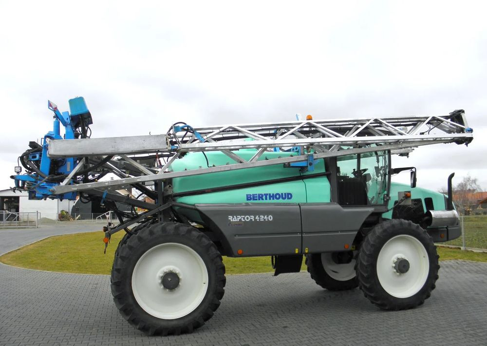 Penyemprot self-propelled Berthoud Raptor 4240 36 M, GPS Trimble Automatyczne wylaczanie sekcji, Nie Malowany, Stan Bardzo Dobry: gambar 12 Penyemprot self-propelled Berthoud Raptor 4240 36 M, GPS Trimble Automatyczne wylaczanie sekcji, Nie Malowany, Stan Bardzo Dobry: gambar 12
